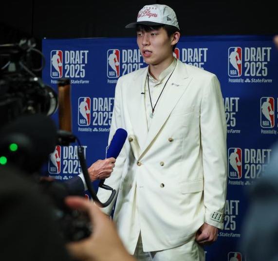 双融优配 眼看他楼塌了，因表现太差，平台不愿意排杨瀚森的比赛！